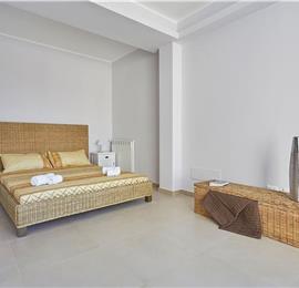 5 bedroom villa with infinity pool, Castellammare del Golfo, sleeps 9